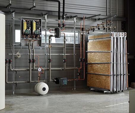 Laborraum und Modulaufbau vom Prototypen des Latentwärmespeichers